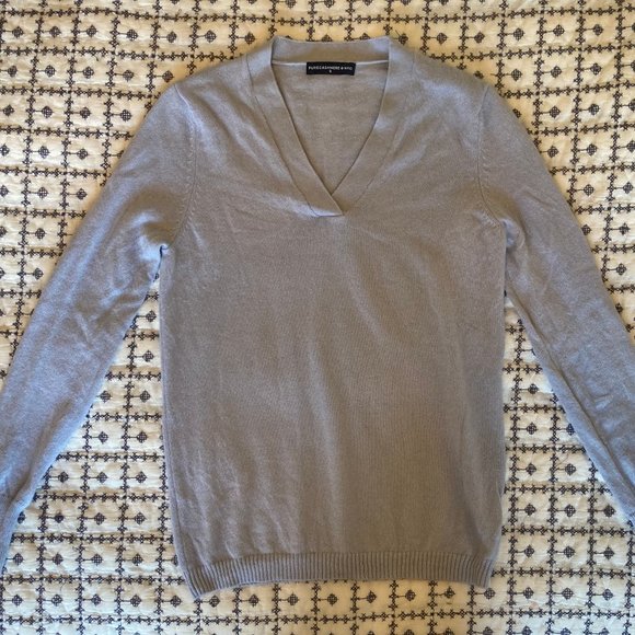 Pure Cashmere NYC Deep V Neck Sweater in Baby Blue Size Small - Picture 2 of 3